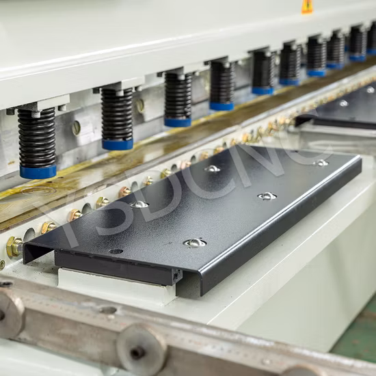 Гидравлические ножницы для механической резки листового металла регулируют колесо режущего станка, используемое для листового материала.